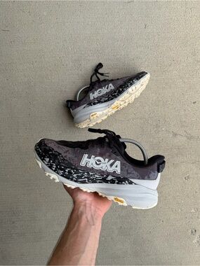 Hoka One One Speedgoat 6 Black Stardust Running Shoes 1147791 BKSTR Mens Size 9